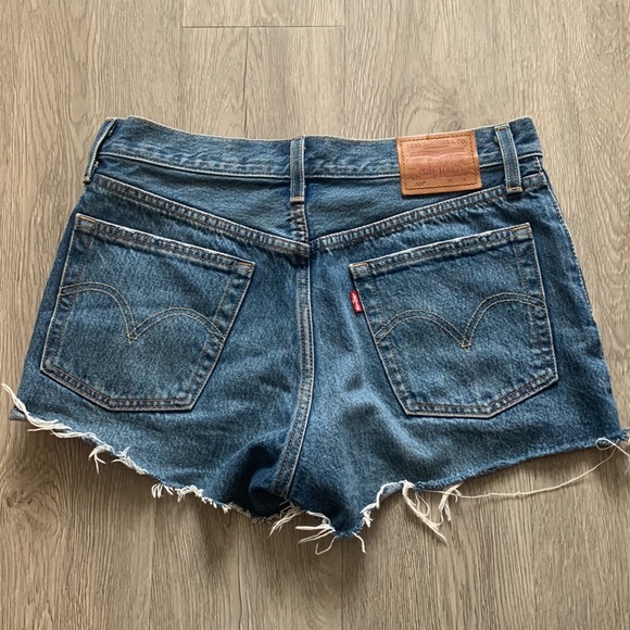 Levi’s 501 Mid Rise Denim Shorts Sz 27/4 “Back to Your Heart” Medium Blue - Picture 4 of 8